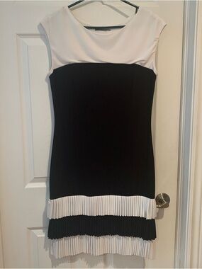 Vintage Black and White Pleated Hem Sheath Dress Made in Canada 🇨🇦